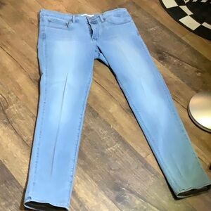 🧿Levi’s 711 skinny light is chambray denim jeans size 30 inseam 28 waist 15🧿